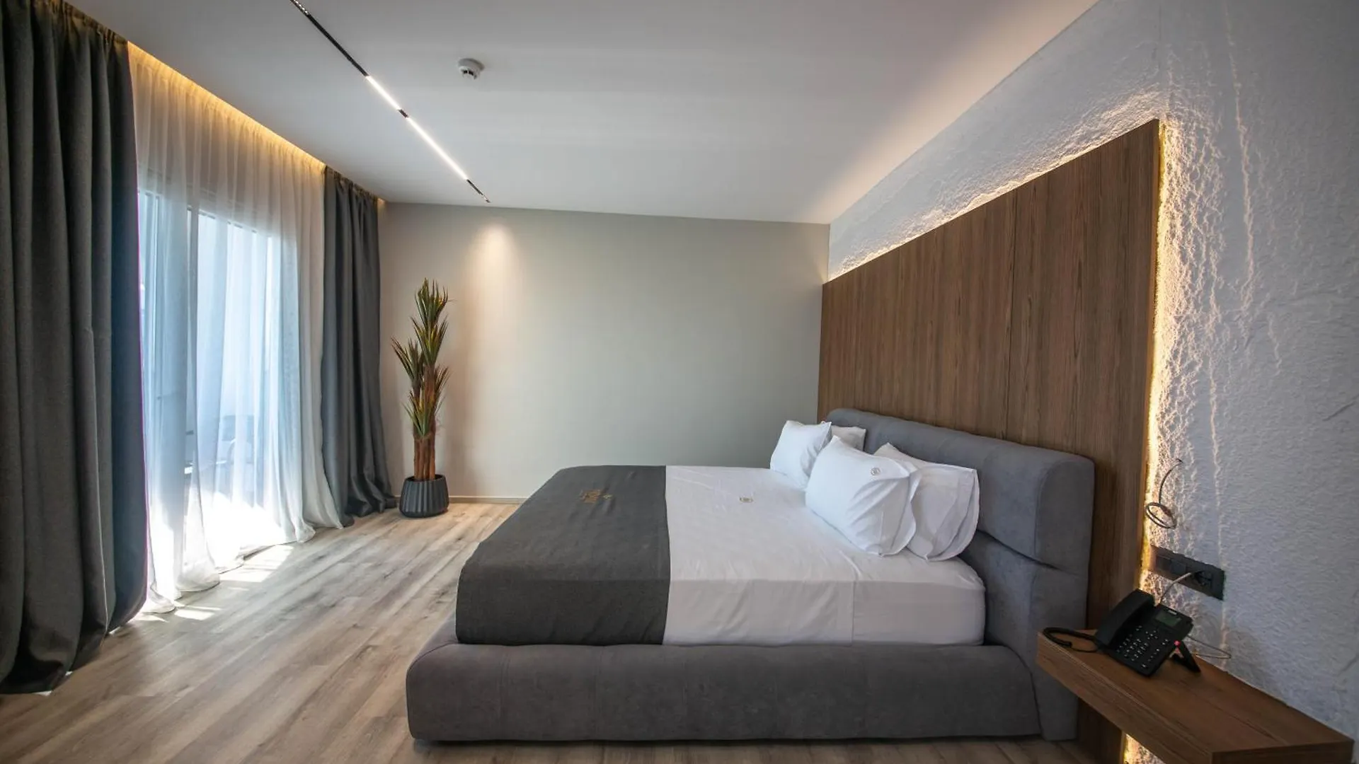 Noam Luxury Hotel Saranda 4*,