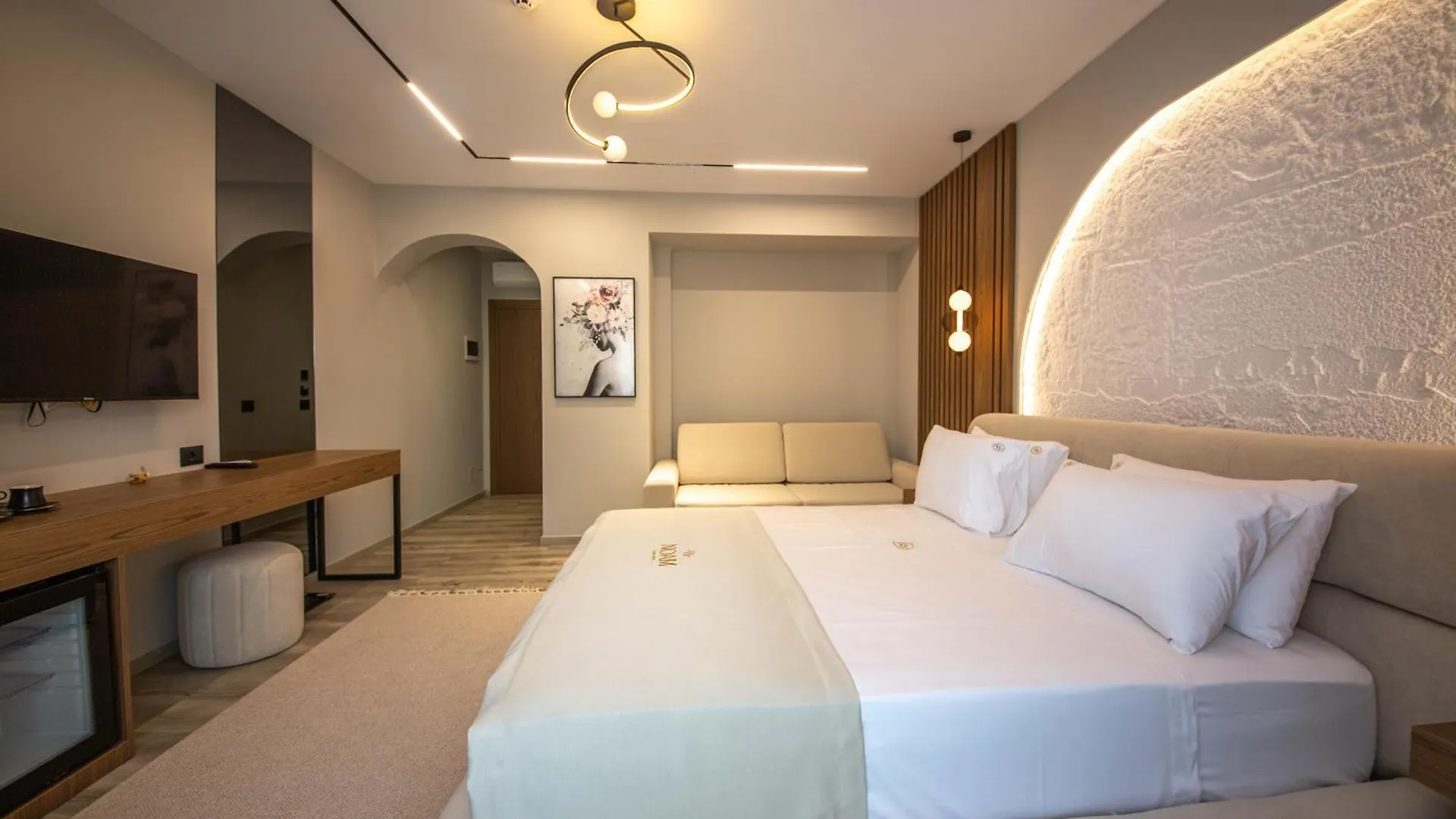 Noam Luxury Hotel Sarandë 4*,