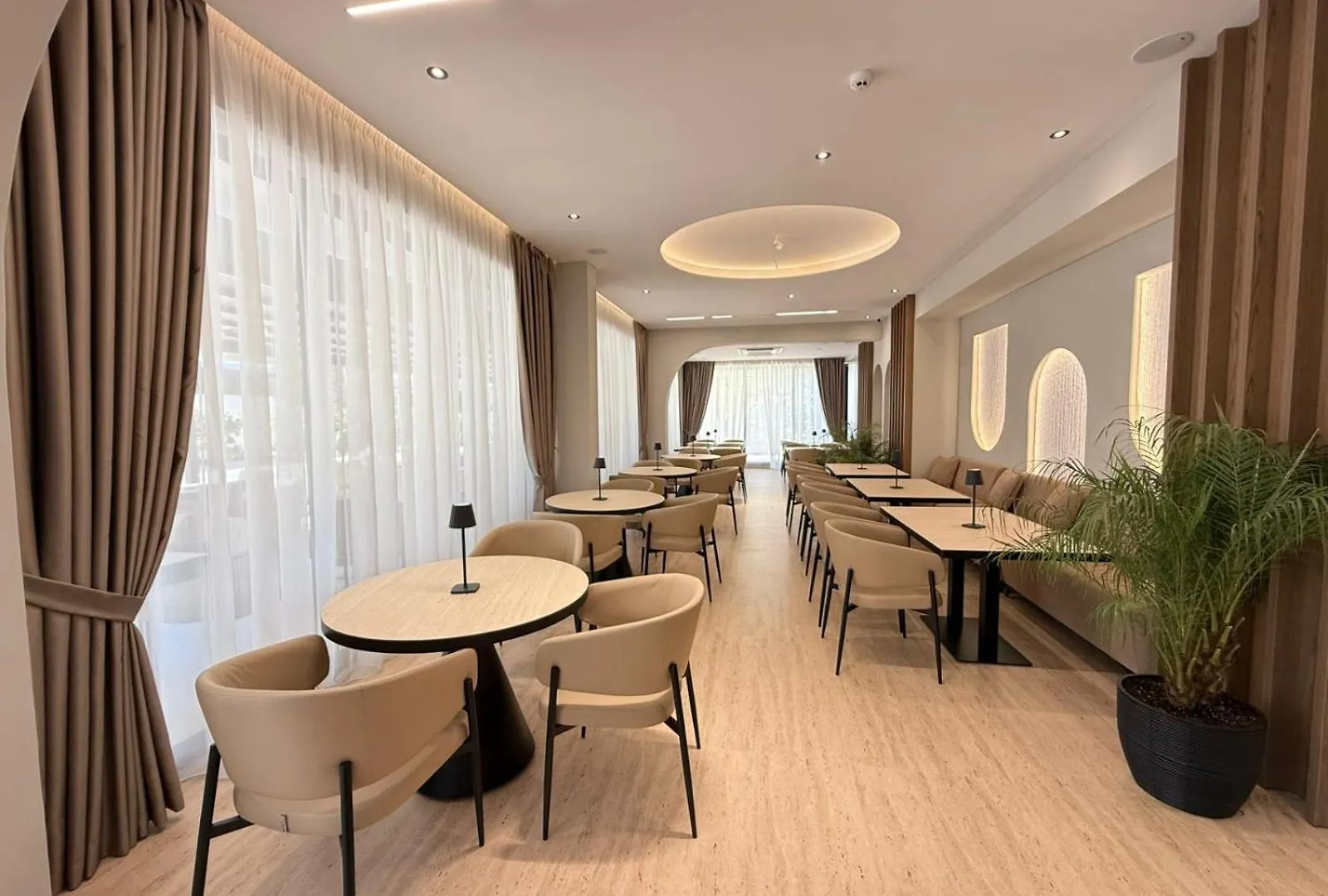 Noam Luxury Hotel Sarandë 4*,  Albanien